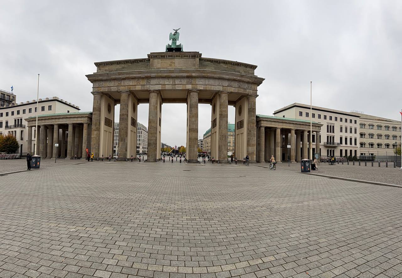 Pariser Platz from the Brandenburg Gate